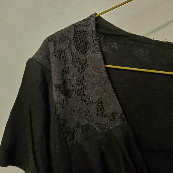 Ladies top - Picture 3 of 6